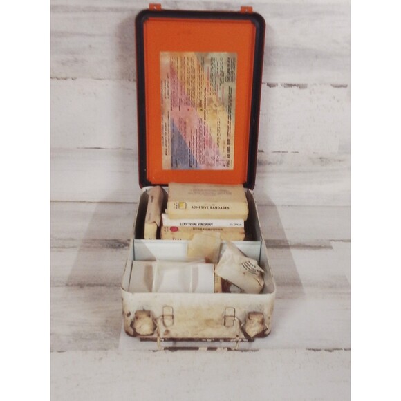 Vintage / Very Old Metal Tin Collectible First Aid Medical Supply War Time - Picture 8 of 16